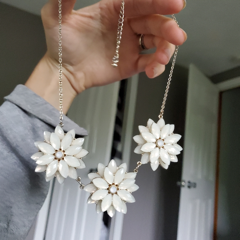 Flower necklace